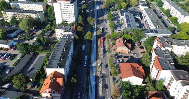 Urząd Miasta Torunia zapowiada kolejne etapy modernizacji ul. Kościuszki w Toruniu. Prace na jezdni południowej rozpoczną się 1 października, a całkowite zamknięcia zaplanowano na 8–11 października (jezdnia południowa) oraz 17–18 października (jezdnia północna).