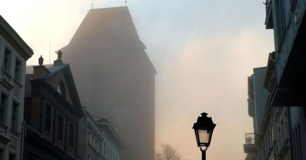 Toruńskie Centrum Zarządzania Kryzysowego wydało ostrzeżenie meteorologiczne pierwszego stopnia przed gęstą mgłą dla Torunia i powiatu toruńskiego. Obowiązuje ono od godz. 22:00 3 października do godz. 10:00 4 października 2026 roku.